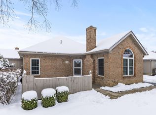 5758 Willow Lake Dr, Grove City, OH 43123