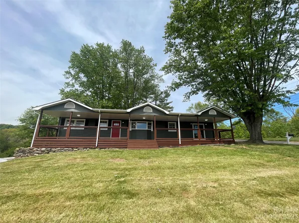 504 Mulberry St, Clyde, NC 28721