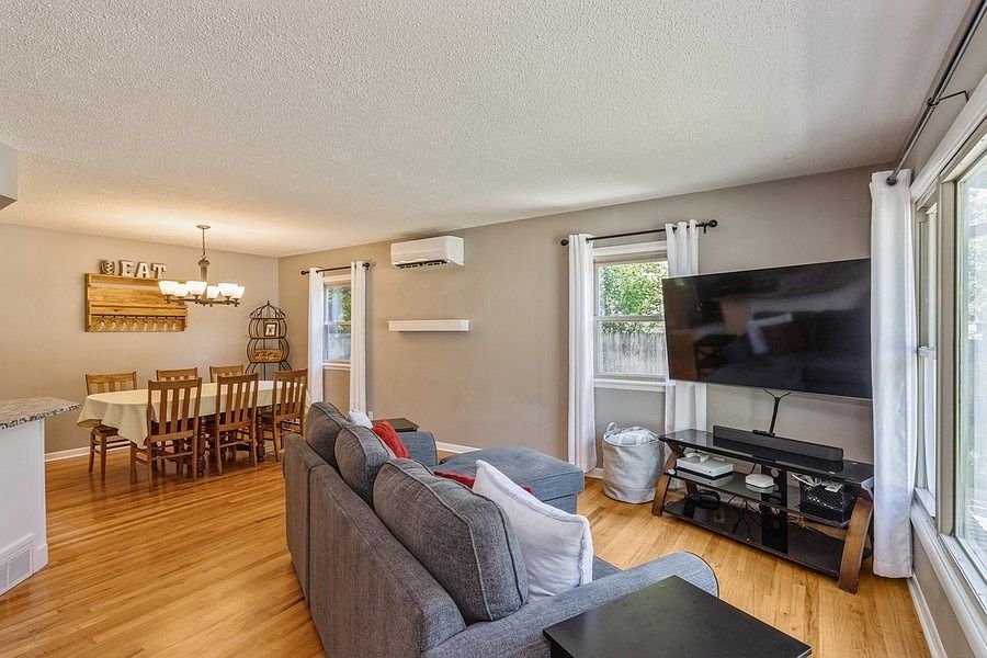 7719 Dellwood Dr, Urbandale, IA 50322 Zillow