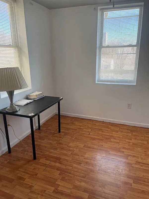 1 bed, 1.0 bath, 943 sqft, $600 — Photo 2