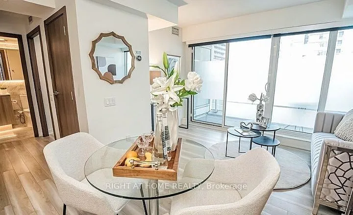 19 Bathurst St #605 — Photo 3