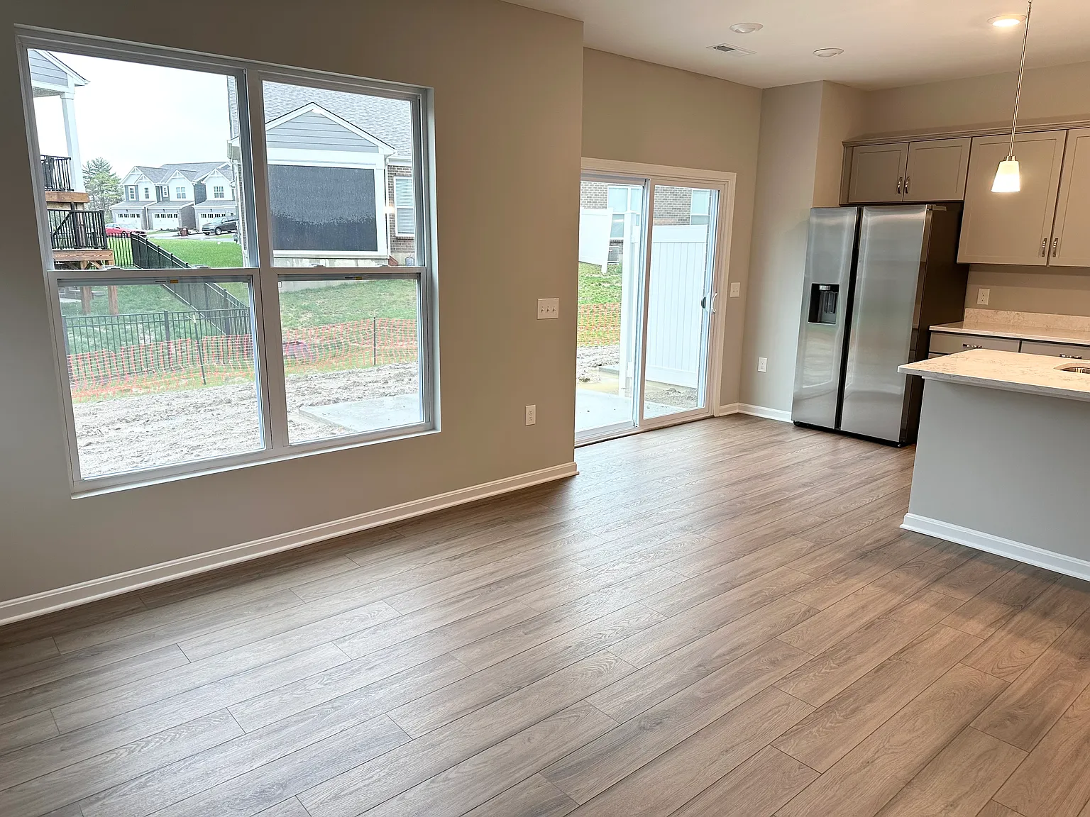 3 bed, 2.5 bath, 1424 sqft, $2,400 — Photo 4