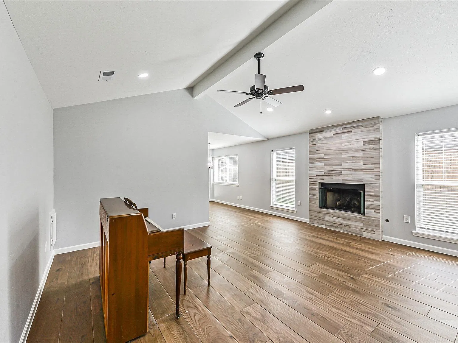 3 bed, 2.0 bath, 1512 sqft, $2,000 — Photo 4
