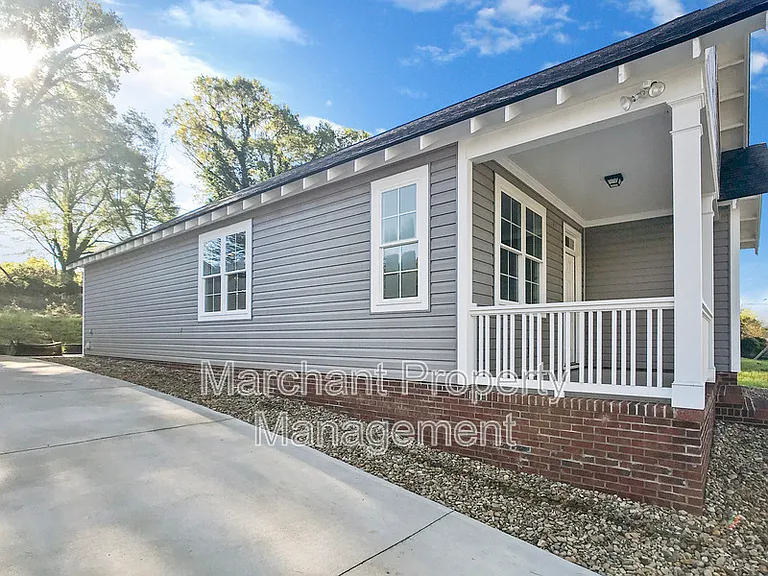 180 Floyd St — Photo 22