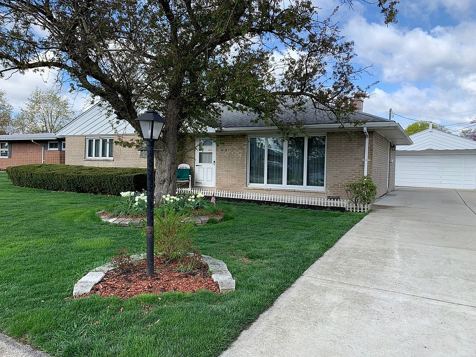 2nd image of 10918 Menard Ave