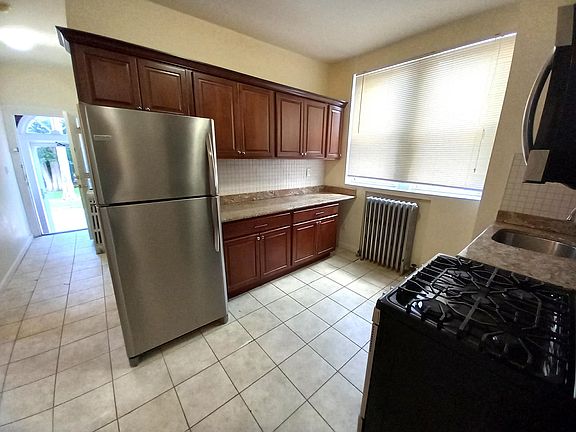 5th image of 10 Florida Ave Floor 2