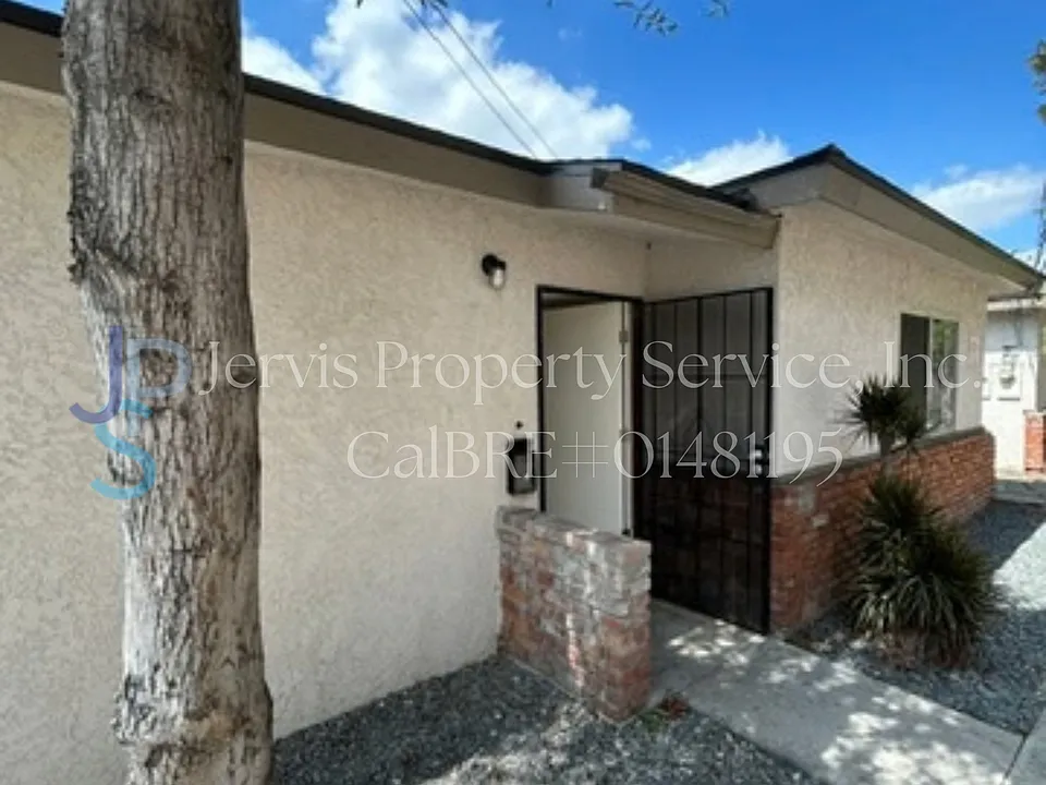 5131 Santa Ana St #1/4