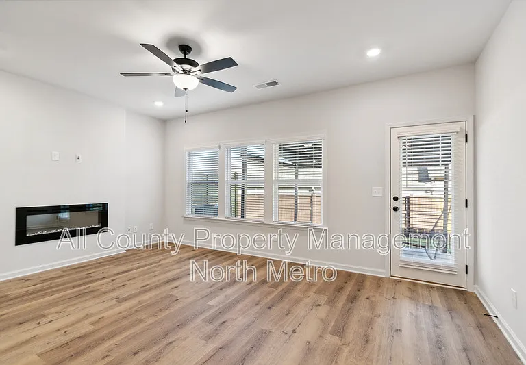 328 Mountain Blvd S #T-4 — Photo 5