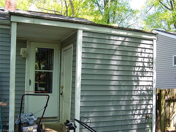5th image of 913 Barringer St