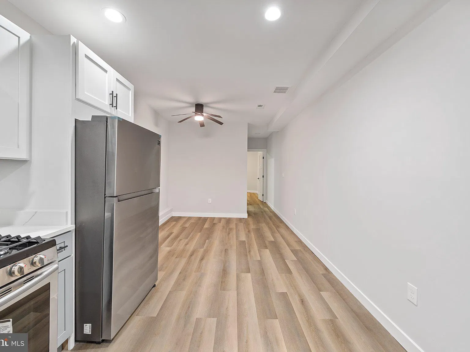 1 bed, 1.0 bath, 985 sqft, $1,200 — Photo 4