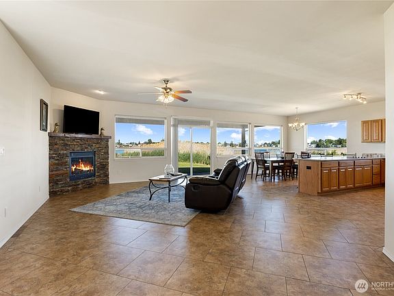 5th image of 1102 S Eastlake Drive
