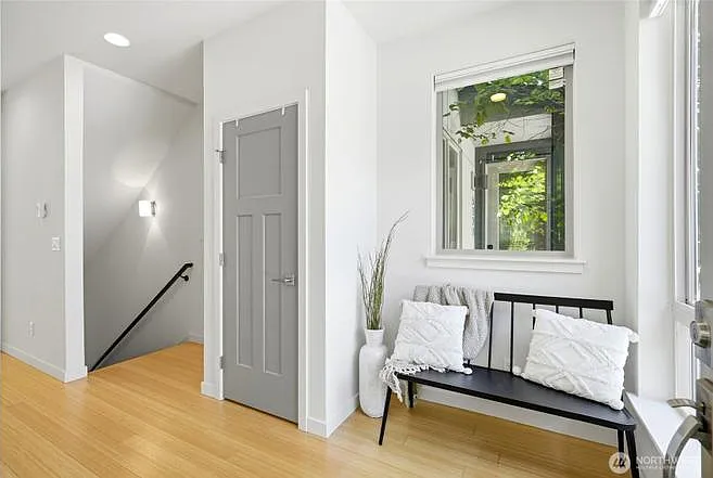 3 bed, 1820 sqft, $3,950 — Photo 3