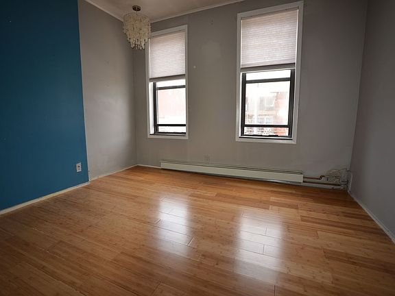 4th image of 2523 43rd St #2F