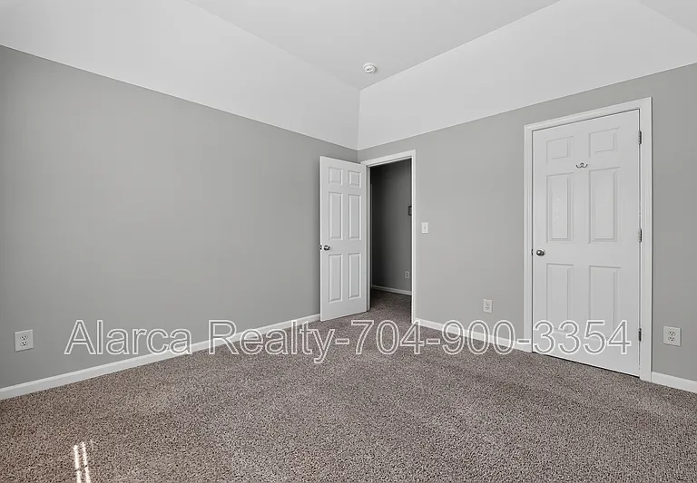 2041 White Cedar Ln — Photo 14