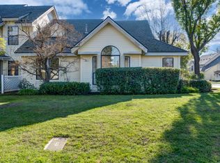 961 E Foxhill Dr, Fresno, CA