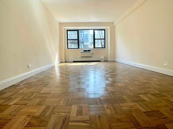 3rd image of 420 E 79th St Ste 3D