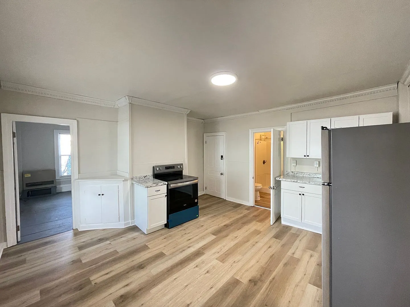 2 bed, 1.0 bath, 738 sqft, $1,995 — Photo 2