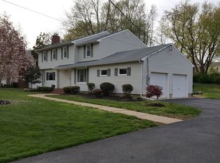 9 Hampton Dr, Freehold, NJ 07728
