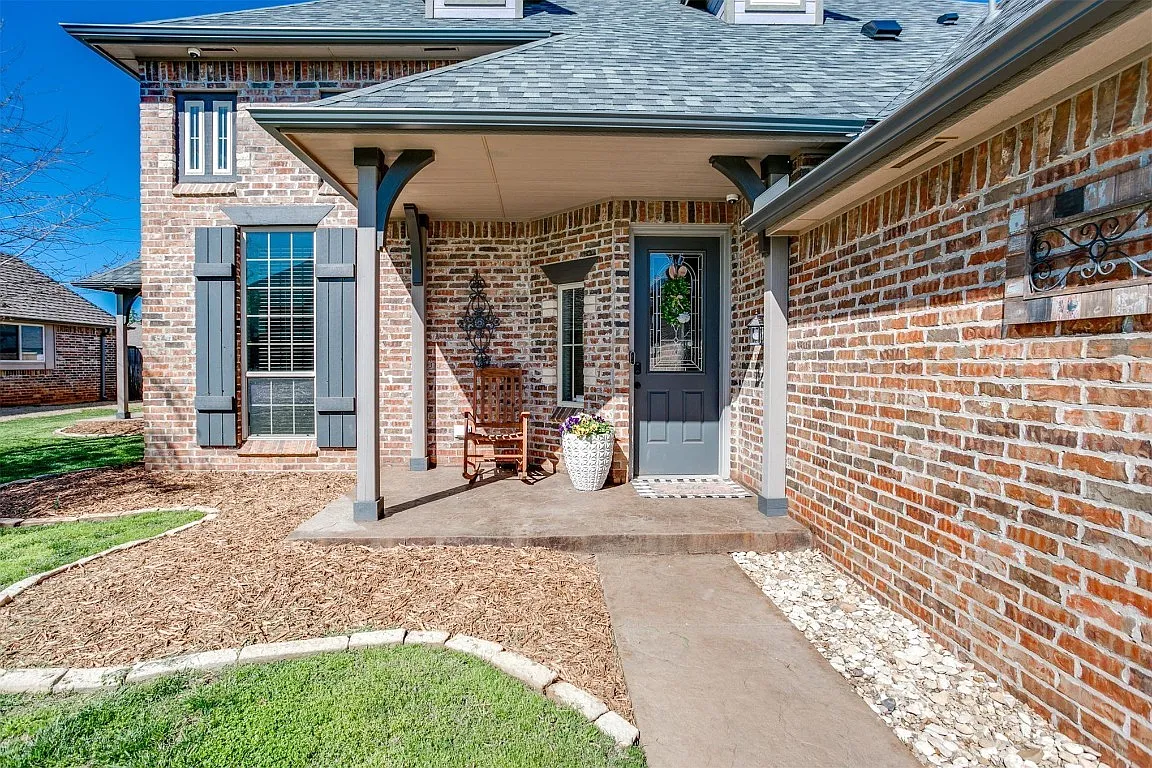 5 bed, 2.5 bath, 2546 sqft, $2,850 — Photo 3