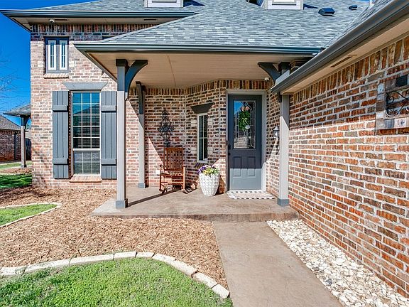 3rd image of 3513 Chesterfield Pl