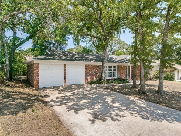 612 Forest Ln, Hurst, TX 76053