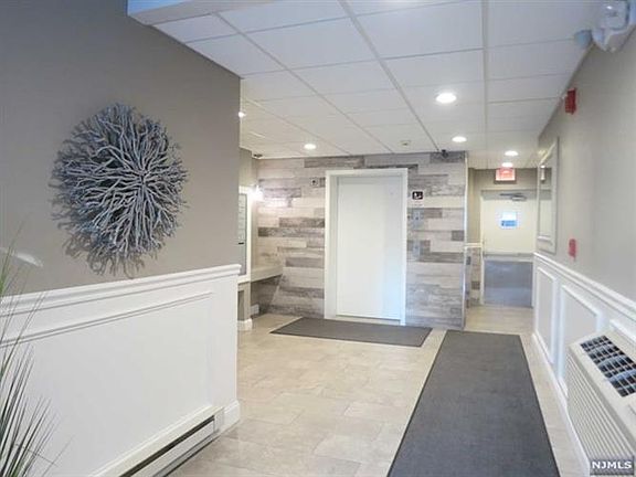 4th image of 300 Park St APT 3C