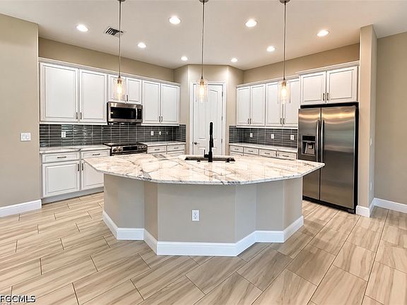 3rd image of 12725 Astor Pl