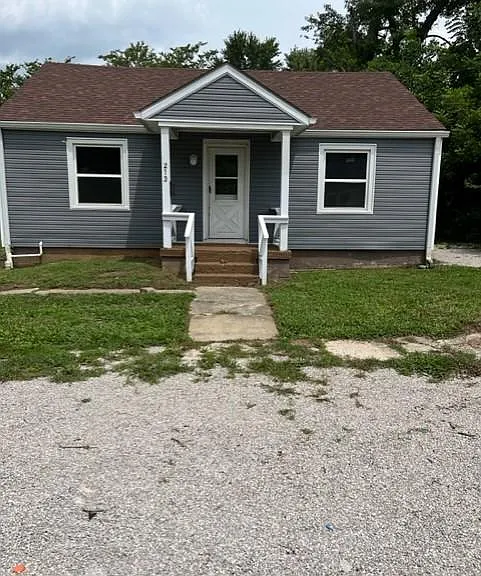 213 E Warfield St — Photo 1