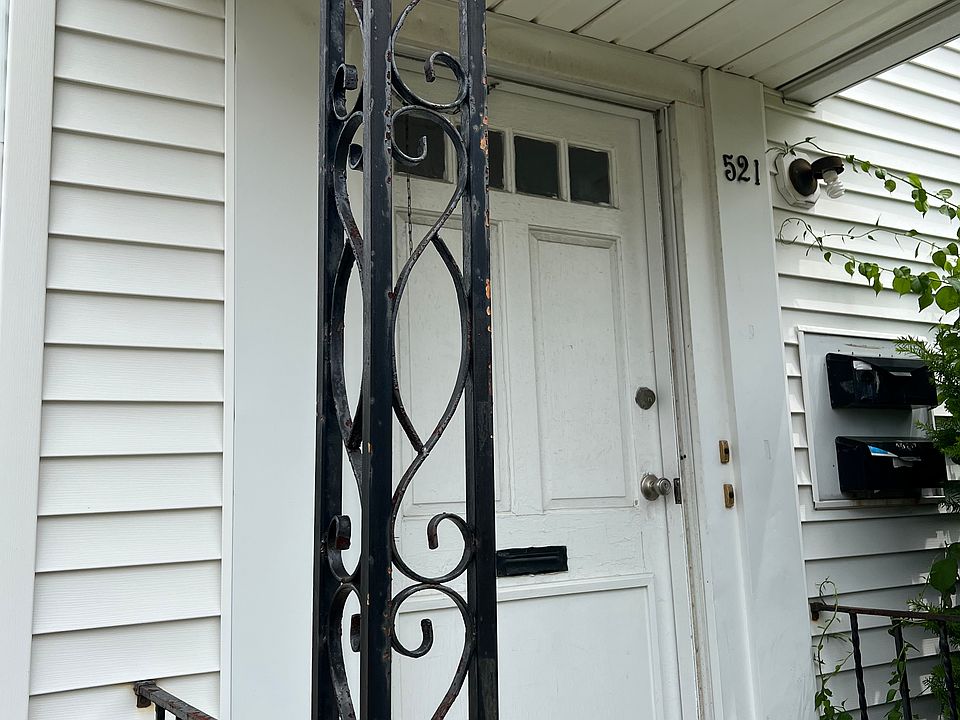 1st image of 521 Burncoat St #1