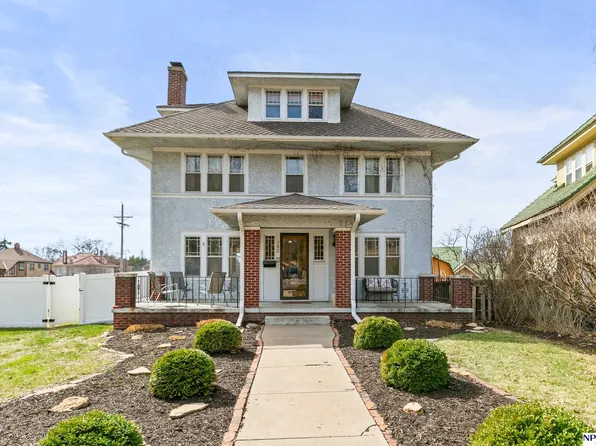 102 N 55th St, Omaha, NE 68132