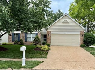 633 Lind Rd, Saint Louis, MO 63125