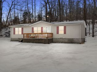 2186 Broome Rd, Palmyra, TN 37142