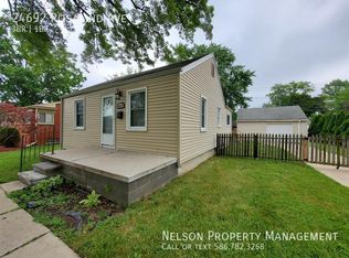24692 Rosalind Ave, Eastpointe, MI 48021