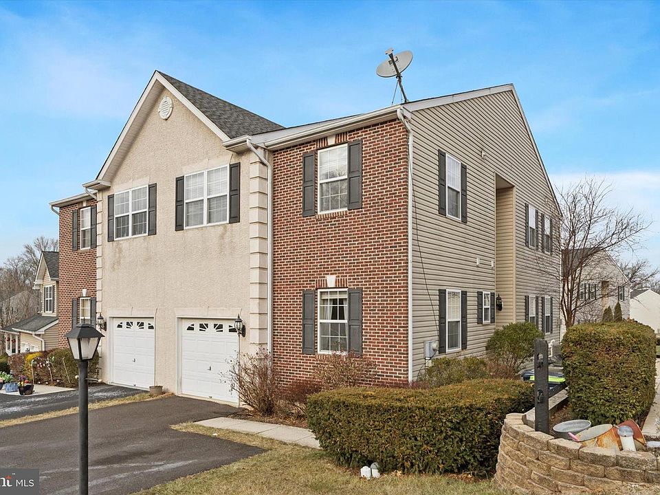 1st image of 223 Holbrook Ln