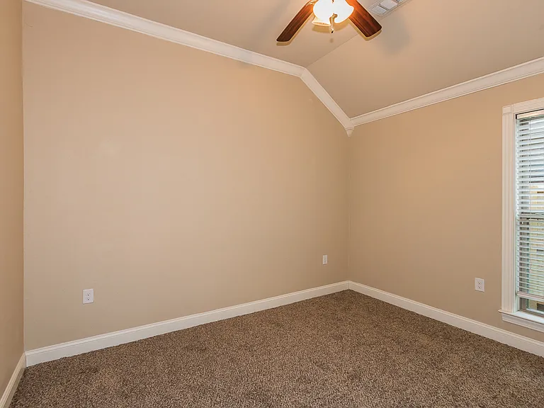 127 Chambery Dr — Photo 16
