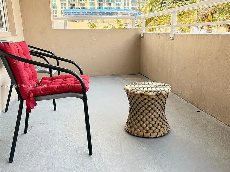 1965 S Ocean Dr #2F — Photo 9