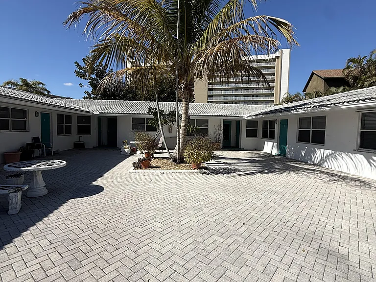 2503 N Ocean Blvd #7 — Photo 1
