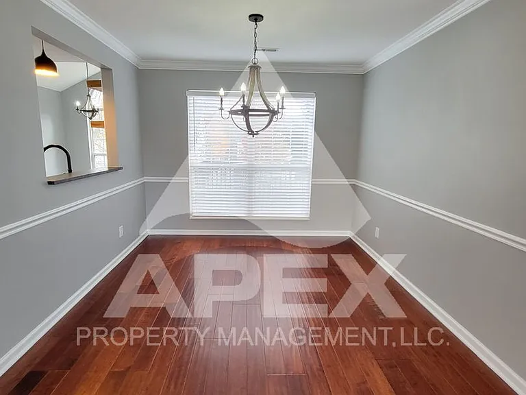 8140 Faircrest Ln — Photo 7