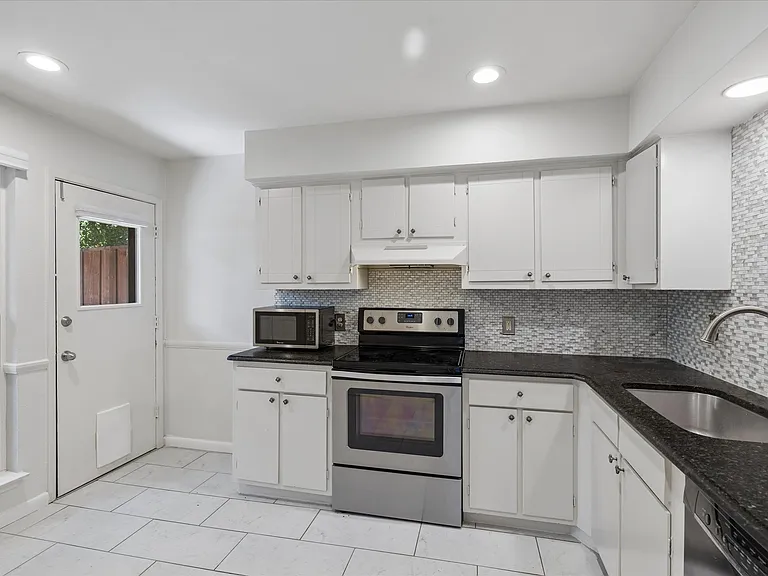 7518 Woodthrush Dr #17 — Photo 5