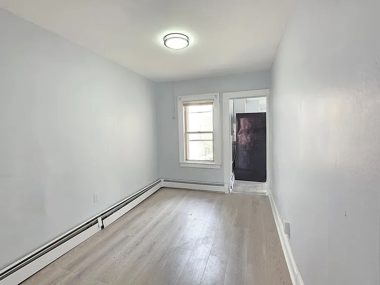 8 Lincoln Ave #2 — Photo 2