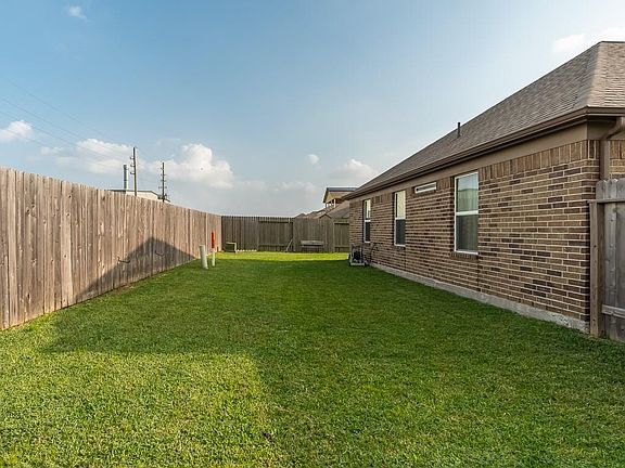 The left side of the home also offers yard space. This would make a nice garden area.