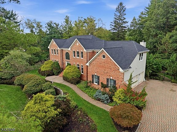 2nd image of 6 Oakridge Rd