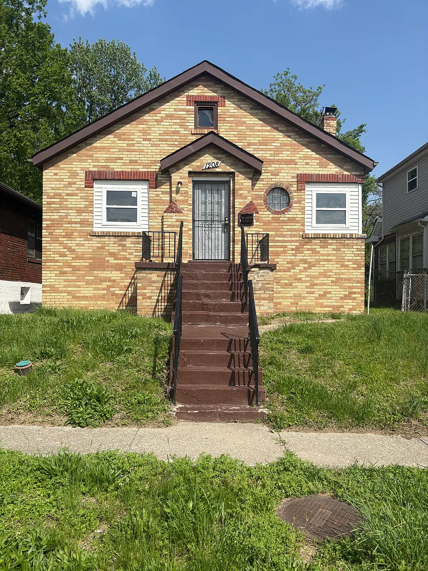 1208 Gruner Pl photo 1