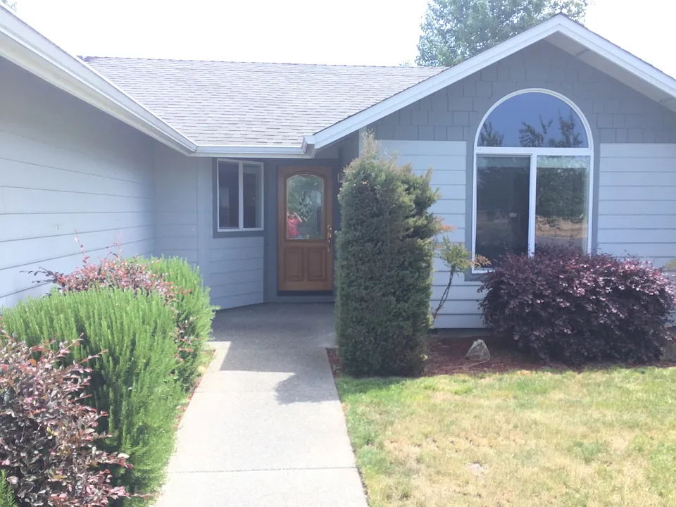 2723 Esther Ln