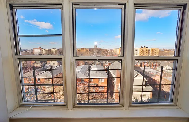 Sold by Remax Edge | media 5