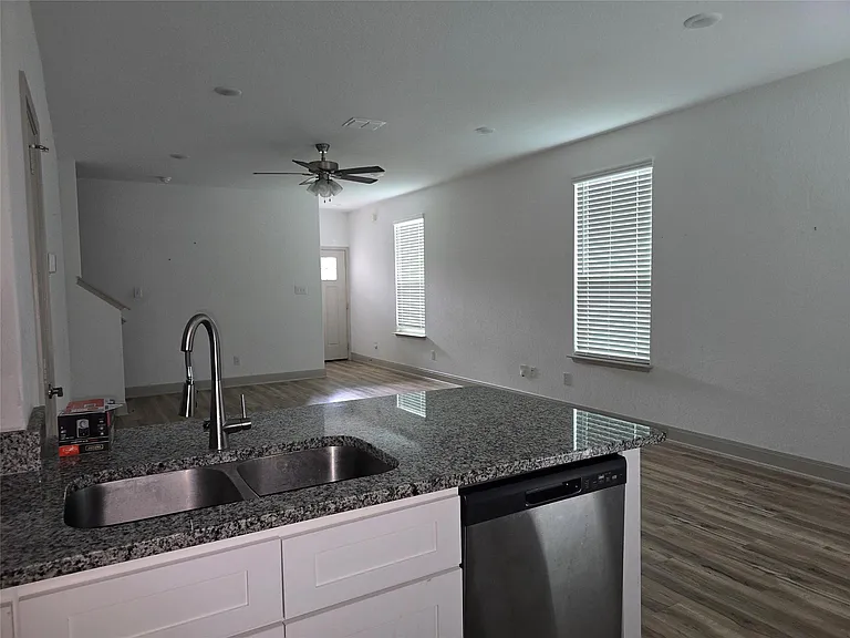 7520 Magnolia Vlg #101 — Photo 5