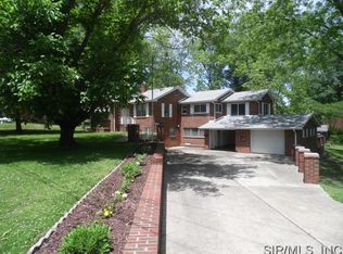 1207 Waverly Dr, Collinsville, IL