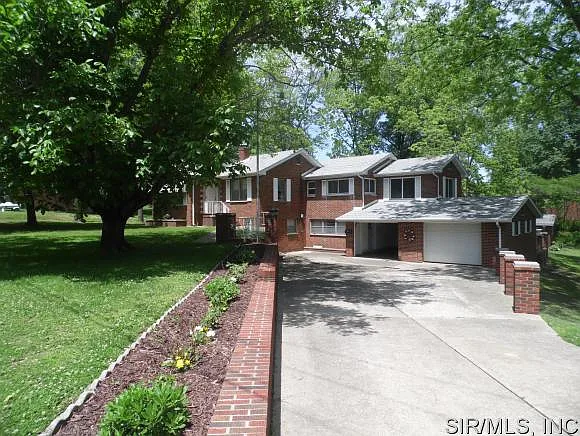 1207 Waverly Dr photo 1