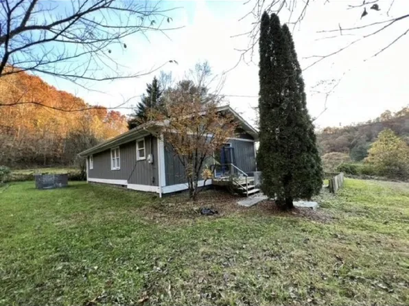 413 Left Fork Of Upper Chloe, Pikeville, KY 41501