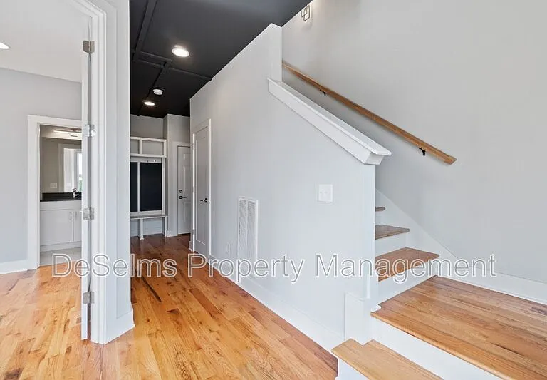 1000 Southside Ave — Photo 38